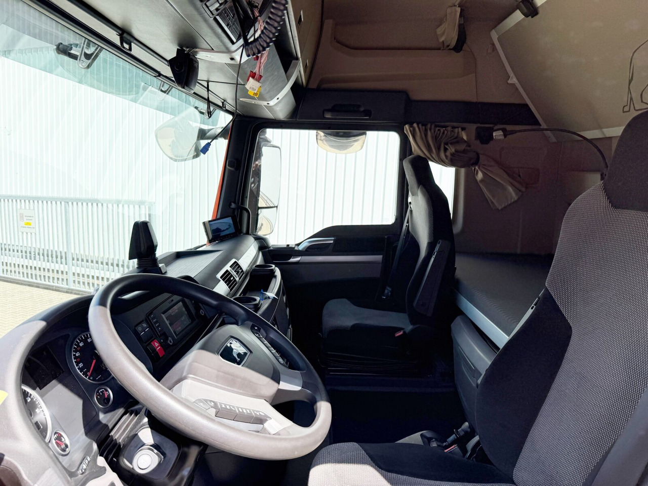 MAN TGX 26.510 6X2/4 BLS TGX 26.510 6X2/4 BLS, Intarder, Vorlauflenk-/lift, XLX-Fahrerhaus, Standklima - Tractor head: gambar 2 MAN TGX 26.510 6X2/4 BLS TGX 26.510 6X2/4 BLS, Intarder, Vorlauflenk-/lift, XLX-Fahrerhaus, Standklima - Tractor head: gambar 2