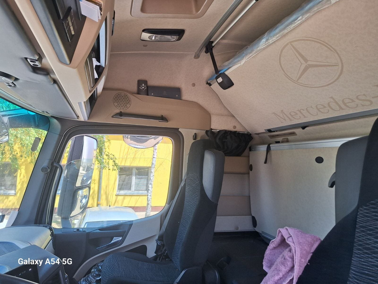 Mercedes-Benz Actros 1846 LS 4x2 Actros 1846 LS 4x2 MultimediaCockpit, StreamSpace, ADR - Tractor head: gambar 5 Mercedes-Benz Actros 1846 LS 4x2 Actros 1846 LS 4x2 MultimediaCockpit, StreamSpace, ADR - Tractor head: gambar 5