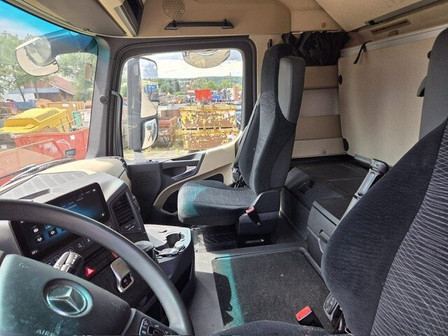 Mercedes-Benz Actros 1846 LS 4x2 Actros 1846 LS 4x2 MultimediaCockpit, StreamSpace, ADR - Tractor head: gambar 3 Mercedes-Benz Actros 1846 LS 4x2 Actros 1846 LS 4x2 MultimediaCockpit, StreamSpace, ADR - Tractor head: gambar 3