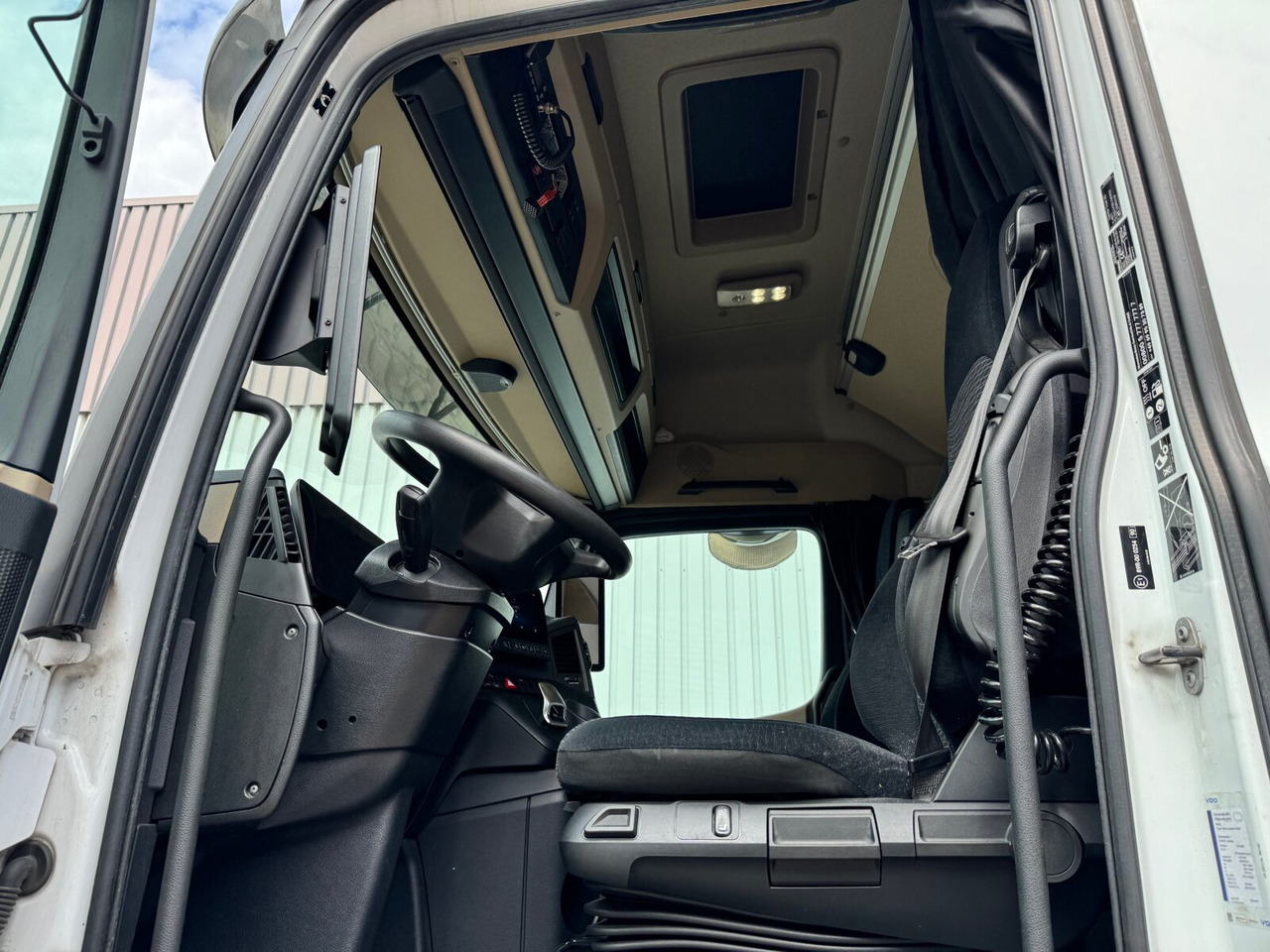Interior photo 1: Tractor head Mercedes-Benz Actros 1848 LS 4x2 Actros 1848 LS 4x2, Vollumer ,Retarder