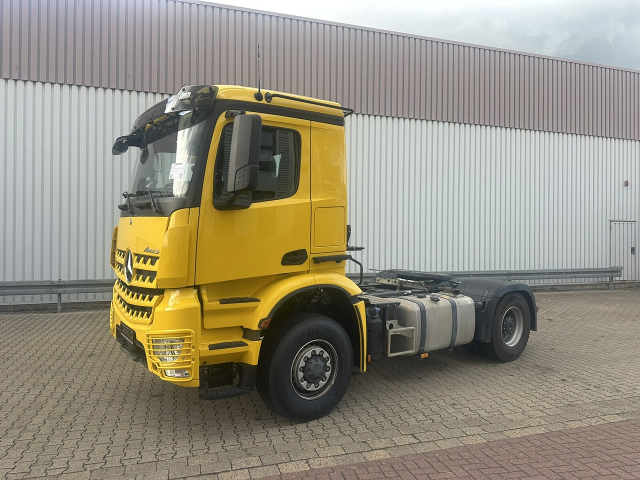 Mercedes-Benz Arocs 1851 LS 4x4 HAD Arocs 1851 LS 4x4 HAD, Hydraulik, Navi, MultimediaCockpit - Tractor head: gambar 1 Mercedes-Benz Arocs 1851 LS 4x4 HAD Arocs 1851 LS 4x4 HAD, Hydraulik, Navi, MultimediaCockpit - Tractor head: gambar 1