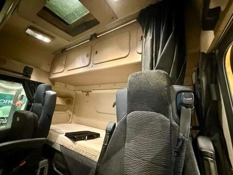 Mercedes-Benz Arocs 1851 LS 4x4 HAD Arocs 1851 LS 4x4 HAD, Hydraulik, Navi, MultimediaCockpit - Tractor head: gambar 4 Mercedes-Benz Arocs 1851 LS 4x4 HAD Arocs 1851 LS 4x4 HAD, Hydraulik, Navi, MultimediaCockpit - Tractor head: gambar 4