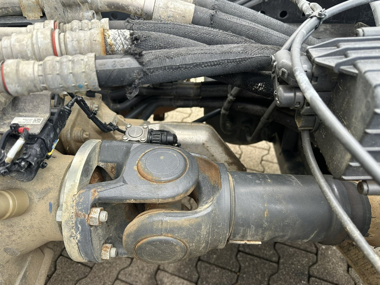 Mercedes-Benz Arocs 1851 LS 4x4 HAD Arocs 1851 LS 4x4 HAD, Hydraulik, Navi, MultimediaCockpit - Tractor head: gambar 3 Mercedes-Benz Arocs 1851 LS 4x4 HAD Arocs 1851 LS 4x4 HAD, Hydraulik, Navi, MultimediaCockpit - Tractor head: gambar 3