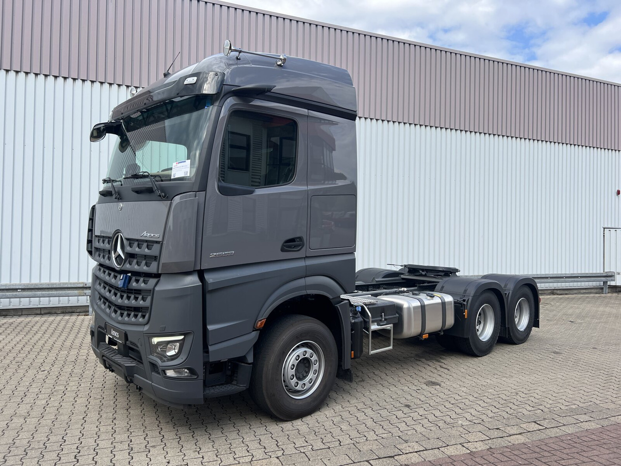 Mercedes-Benz Arocs 2653 LS 6x4 Arocs 2653 LS 6x4, Retarder, MirrorCam, MultimediaCockpit, Navi, LED - Tractor head: gambar 1 Mercedes-Benz Arocs 2653 LS 6x4 Arocs 2653 LS 6x4, Retarder, MirrorCam, MultimediaCockpit, Navi, LED - Tractor head: gambar 1