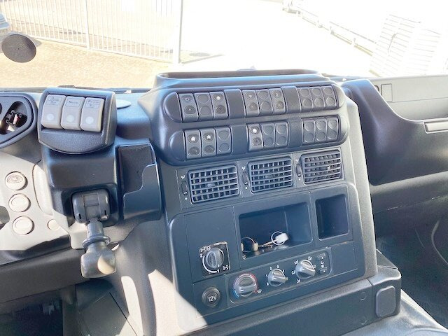 Trakker AD260T41W 6x6 Trakker AD260T41W 6x6 - Tractor head: gambar 3 Trakker AD260T41W 6x6 Trakker AD260T41W 6x6 - Tractor head: gambar 3