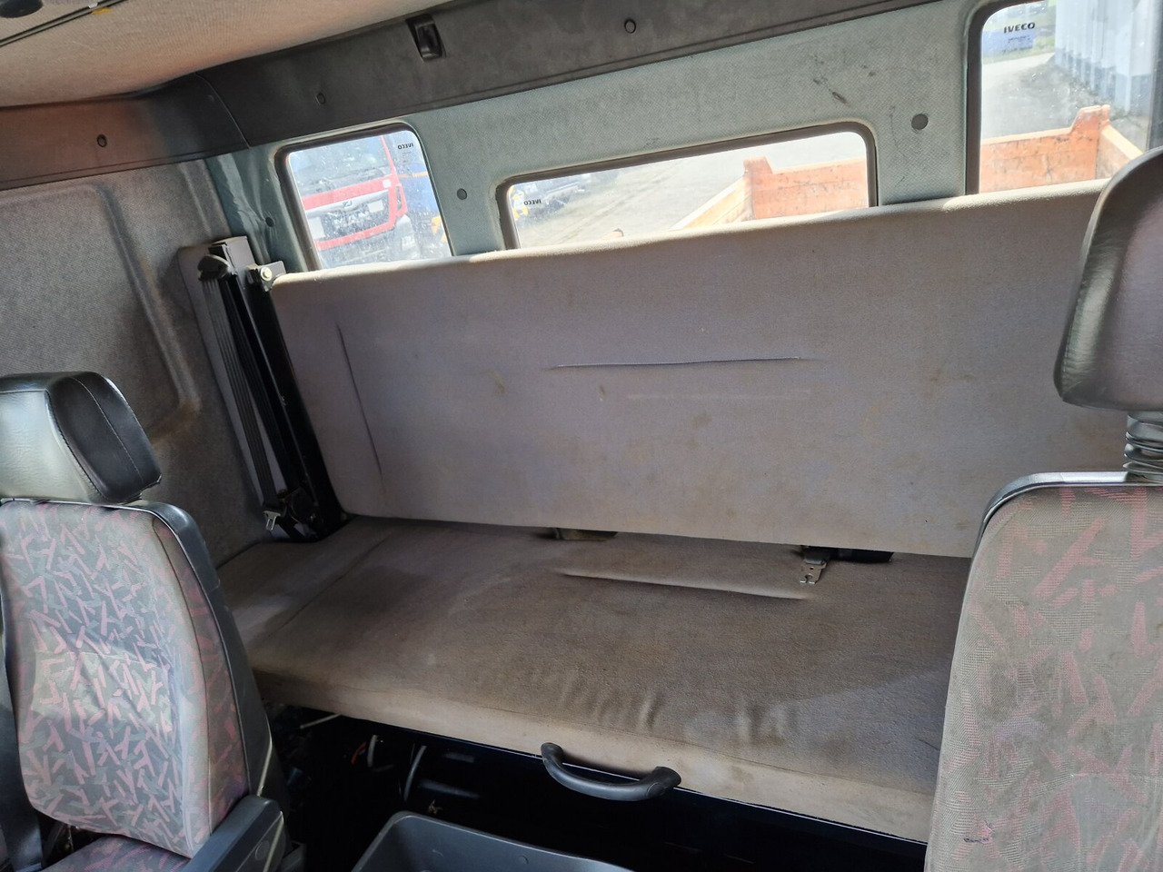 Trakker 190E350 4x4 Trakker 190E350 4x4, Meiller-Kipper, Winterdienstausstattung - Truk jungkit: gambar 3 Trakker 190E350 4x4 Trakker 190E350 4x4, Meiller-Kipper, Winterdienstausstattung - Truk jungkit: gambar 3