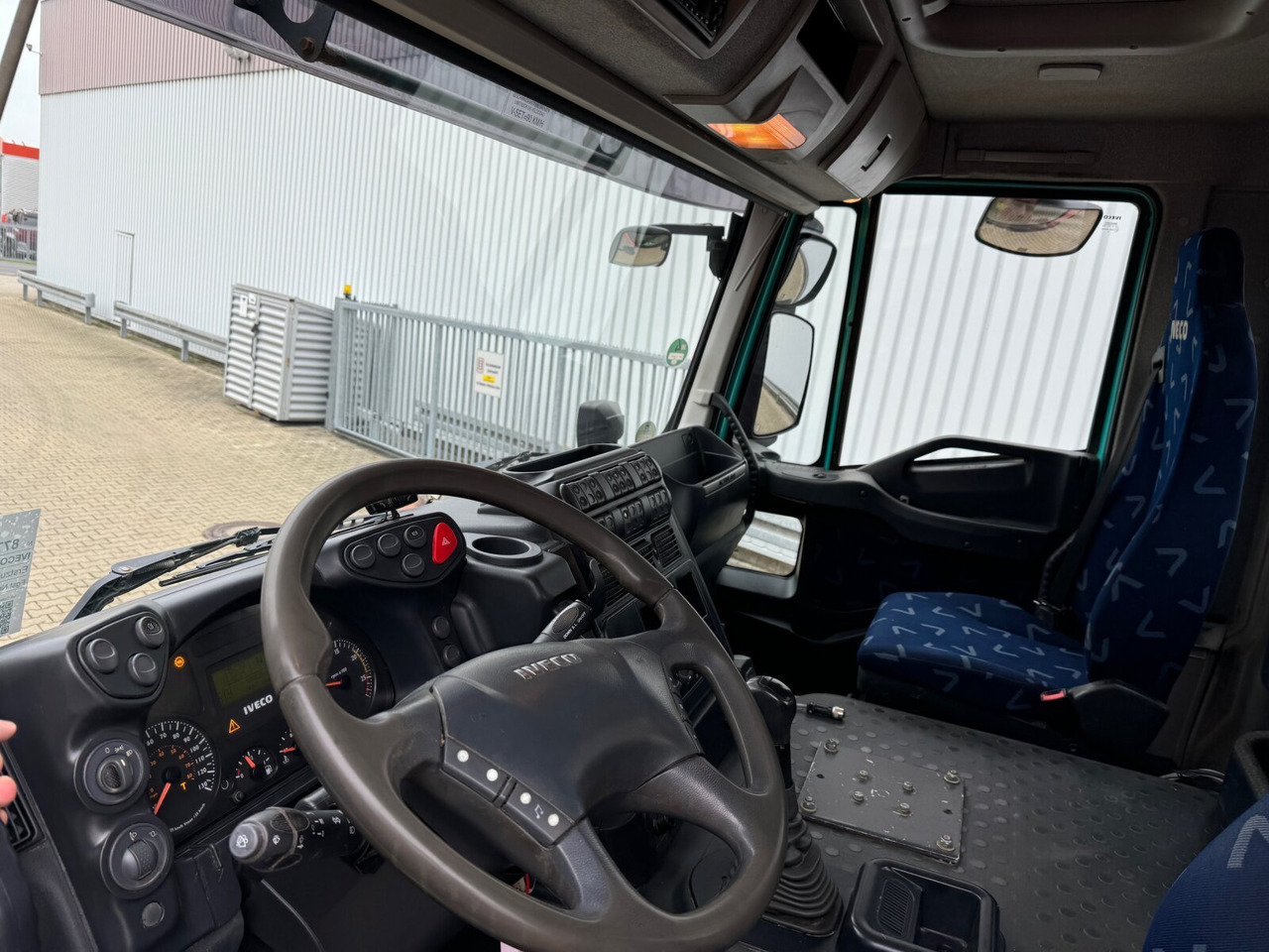 Trakker AD260T45W 6x6 Trakker AD260T45W 6x6, Bordmatik - Truk jungkit: gambar 4 Trakker AD260T45W 6x6 Trakker AD260T45W 6x6, Bordmatik - Truk jungkit: gambar 4