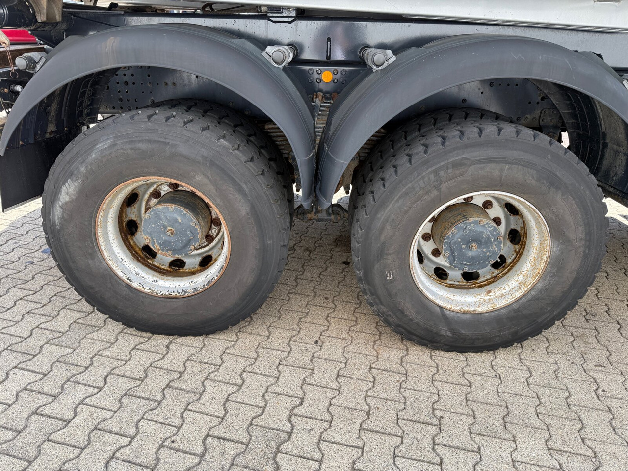 Trakker AD410T45W 8x8 Trakker AD410T45W 8x8 - Truk jungkit: gambar 3 Trakker AD410T45W 8x8 Trakker AD410T45W 8x8 - Truk jungkit: gambar 3