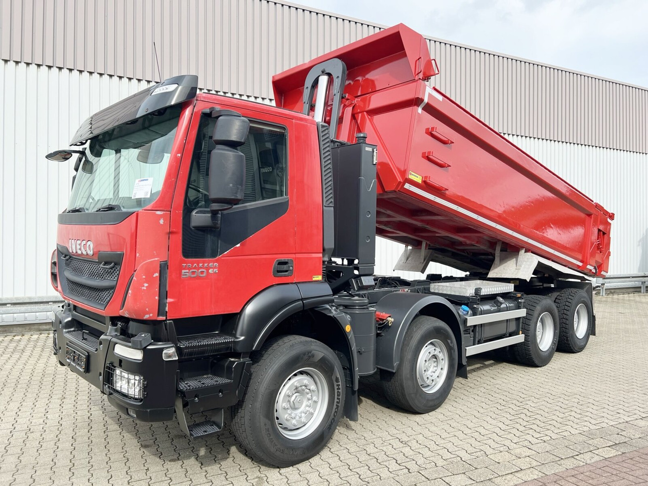 Trakker AD410T50 8x4 Trakker AD410T50 8x4, Stahlmulde ca. 16m³, hydr. Heckklappe - Truk jungkit: gambar 1 Trakker AD410T50 8x4 Trakker AD410T50 8x4, Stahlmulde ca. 16m³, hydr. Heckklappe - Truk jungkit: gambar 1