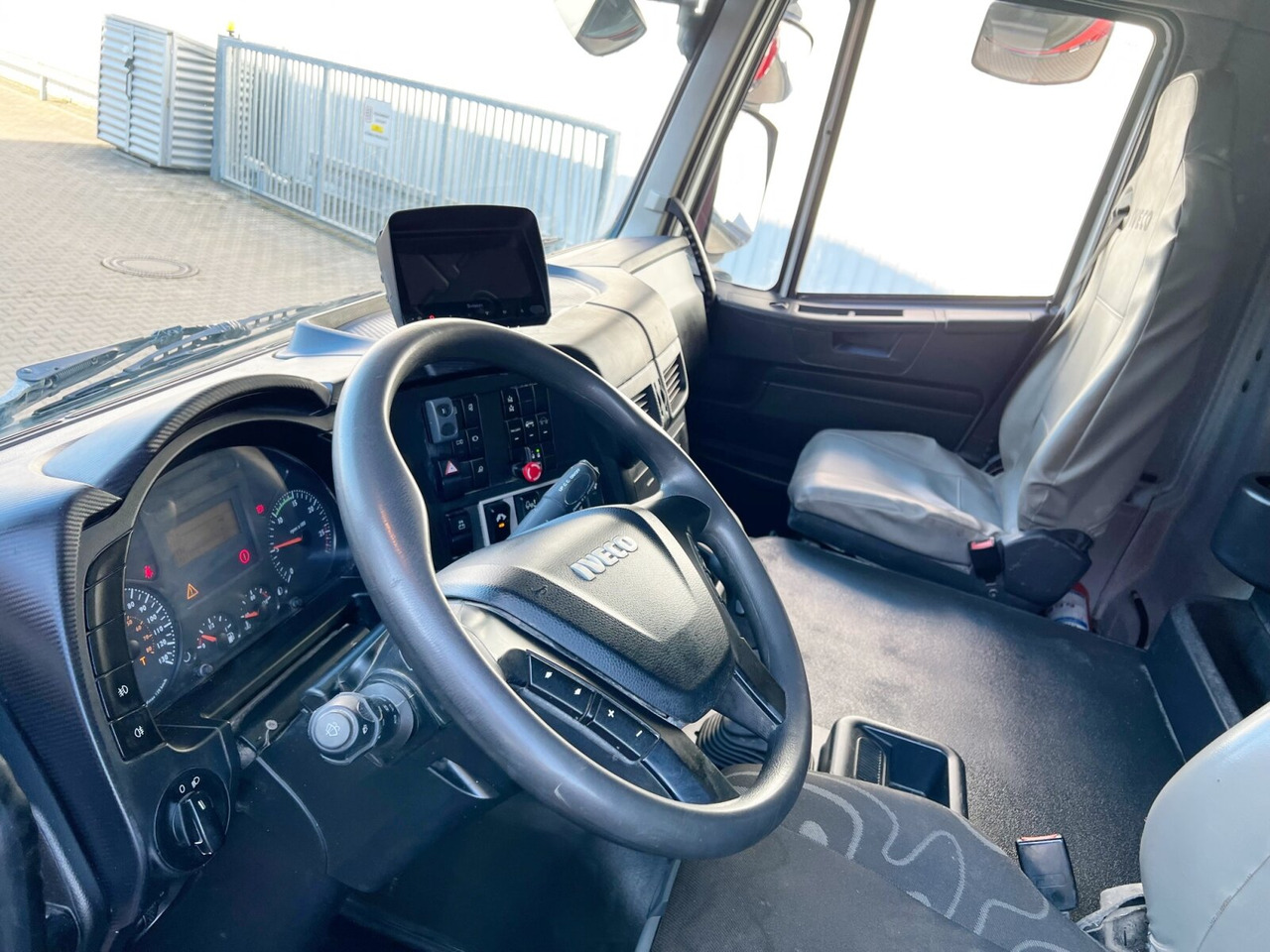 Trakker AD410T50 8x4 Trakker AD410T50 8x4, Stahlmulde ca. 16m³, hydr. Heckklappe - Truk jungkit: gambar 3 Trakker AD410T50 8x4 Trakker AD410T50 8x4, Stahlmulde ca. 16m³, hydr. Heckklappe - Truk jungkit: gambar 3