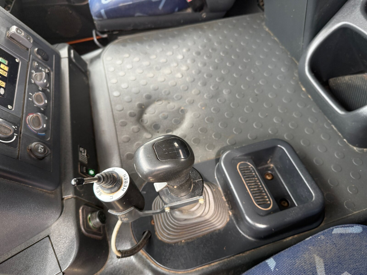 Hook lift Trakker AT190T33W/P 4x4 Trakker AT190T33W/P 4x4, Winterdienstausstattung: gambar 6