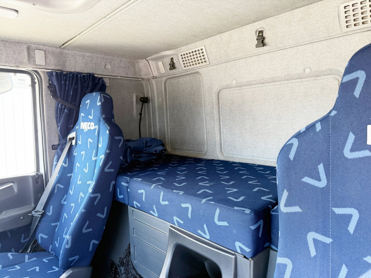 Trakker AT380T45/P 6x4 Trakker AT380T45/P 6x4, EEV - Hook lift: gambar 4 Trakker AT380T45/P 6x4 Trakker AT380T45/P 6x4, EEV - Hook lift: gambar 4