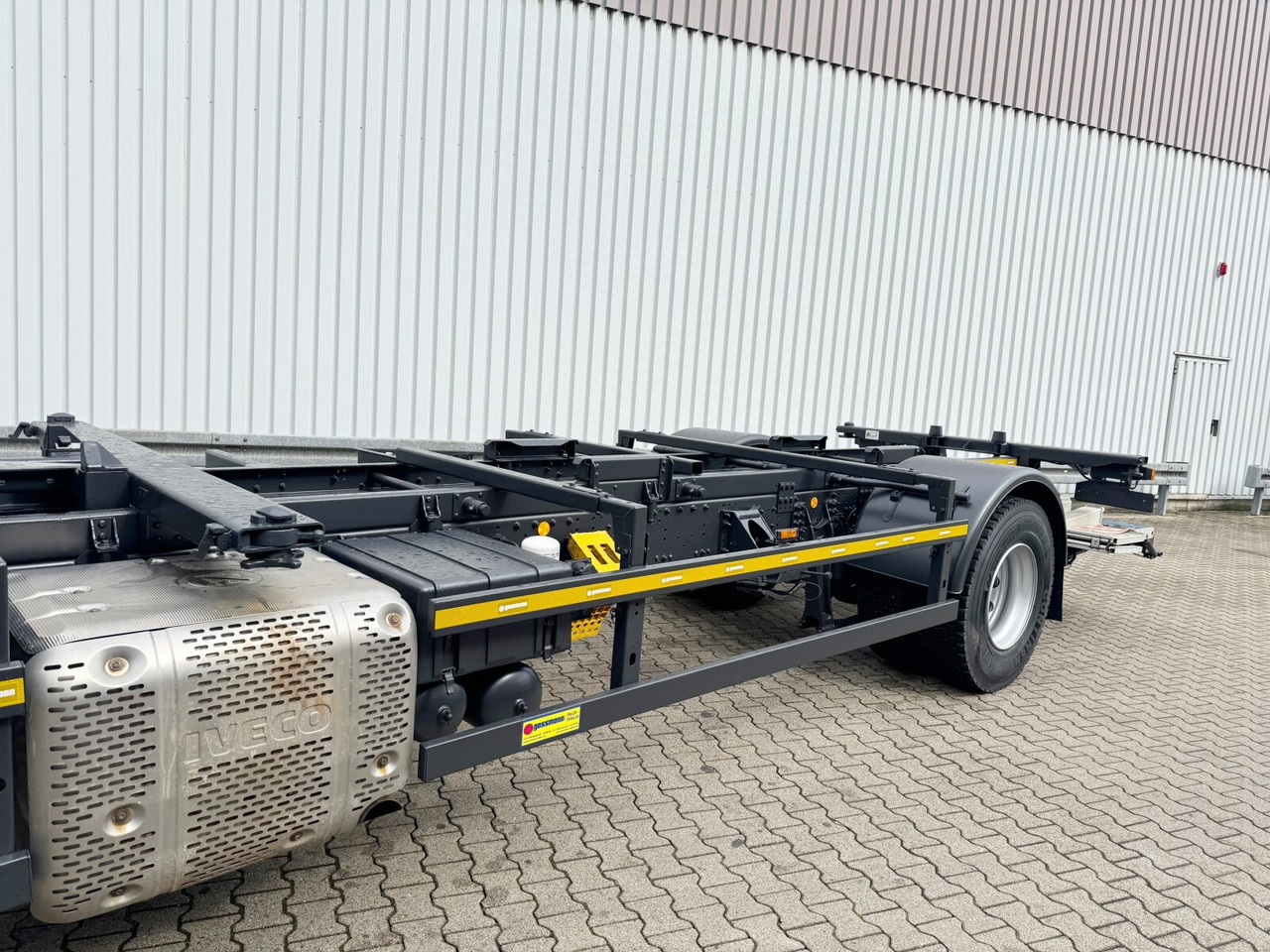 Iveco Stralis AT 190 S31FP-CM 4x2 Stralis AT 190 S31FP-CM 4x2, LBW BÄR, Ex-Bundeswehr - Truk: gambar 2 Iveco Stralis AT 190 S31FP-CM 4x2 Stralis AT 190 S31FP-CM 4x2, LBW BÄR, Ex-Bundeswehr - Truk: gambar 2