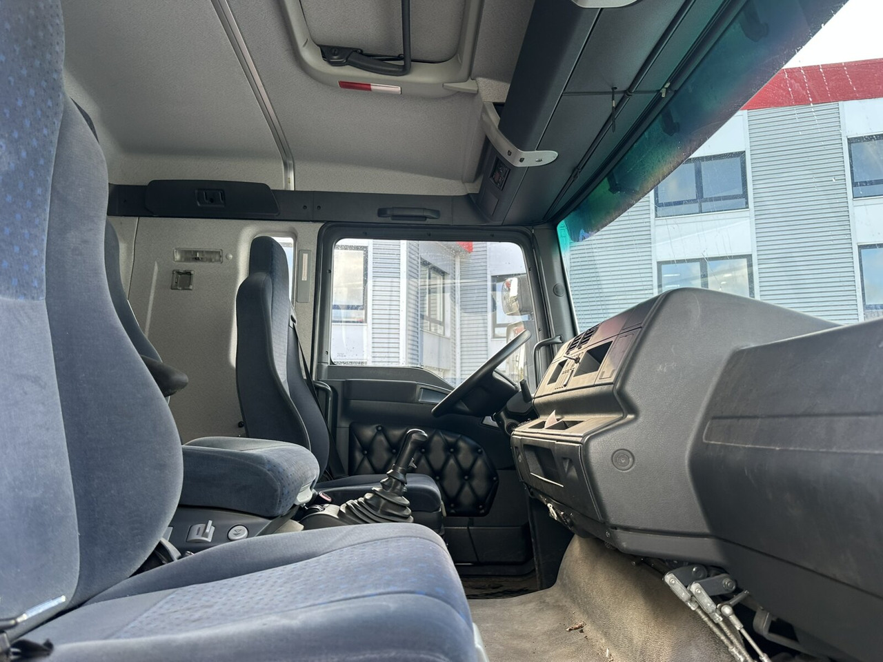 MAN TGA 18.350 4x2 LL TGA 18.350 4x2 LL, Fahrschulausstattung - Truk: gambar 3 MAN TGA 18.350 4x2 LL TGA 18.350 4x2 LL, Fahrschulausstattung - Truk: gambar 3