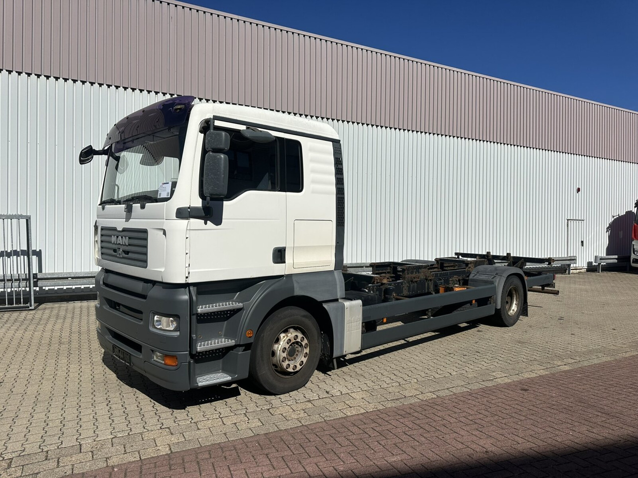 MAN TGA 18.360 LL 4x2 TGA 18.360 LL 4x2, Fahrschule - Truk: gambar 1 MAN TGA 18.360 LL 4x2 TGA 18.360 LL 4x2, Fahrschule - Truk: gambar 1