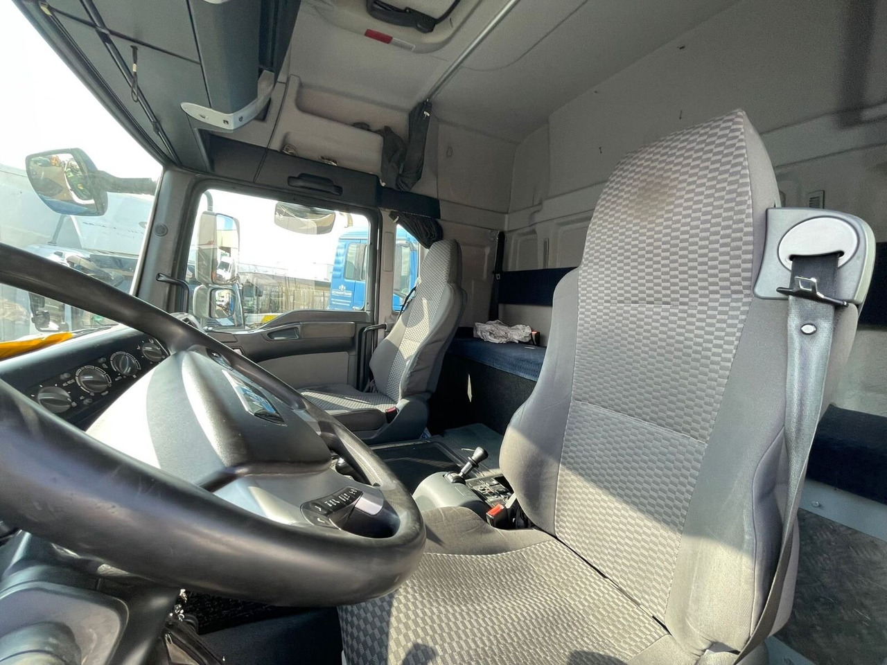 MAN TGM 18.330 4X2 LL TGM 18.330 4X2 LL, Fahrschulausstattung - Truk: gambar 3 MAN TGM 18.330 4X2 LL TGM 18.330 4X2 LL, Fahrschulausstattung - Truk: gambar 3