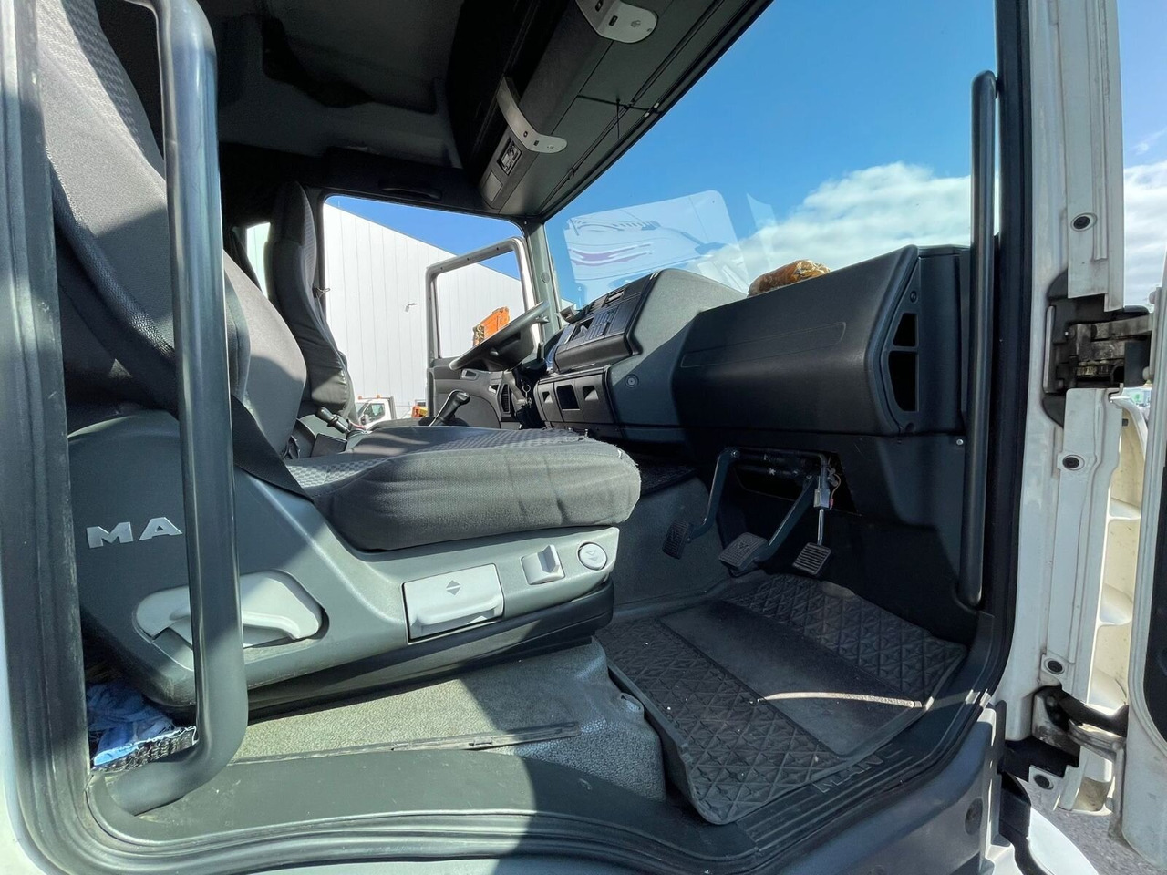 MAN TGM 18.330 4X2 LL TGM 18.330 4X2 LL, Fahrschulausstattung - Truk: gambar 5 MAN TGM 18.330 4X2 LL TGM 18.330 4X2 LL, Fahrschulausstattung - Truk: gambar 5