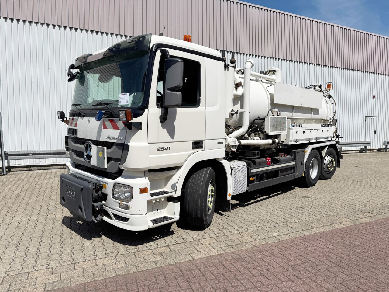 Mercedes-Benz Actros 2541 L 6x2 Actros 2541 L 6x2, Müller Saug-/Spülwagen ca. 12m³, Widi-Platte, Lift-/Lenkachse - Truk: gambar 1 Mercedes-Benz Actros 2541 L 6x2 Actros 2541 L 6x2, Müller Saug-/Spülwagen ca. 12m³, Widi-Platte, Lift-/Lenkachse - Truk: gambar 1