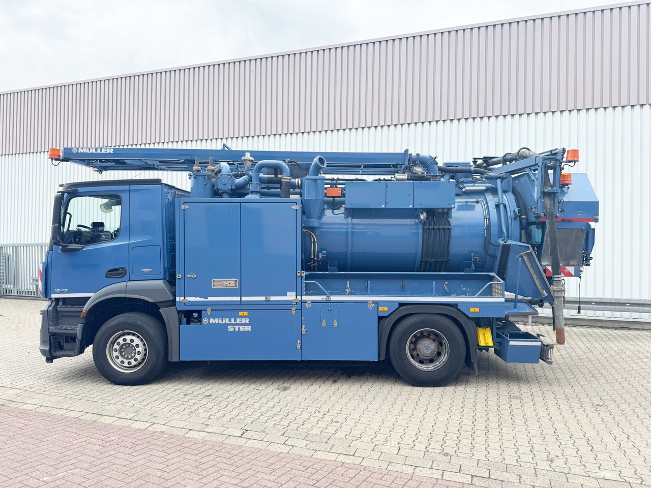 Mercedes-Benz Arocs 1843 L 4x2 Arocs 1843 L 4x2, Müller Canalmaster ca. 8m³, Standheizung, Funk - Truk: gambar 5 Mercedes-Benz Arocs 1843 L 4x2 Arocs 1843 L 4x2, Müller Canalmaster ca. 8m³, Standheizung, Funk - Truk: gambar 5