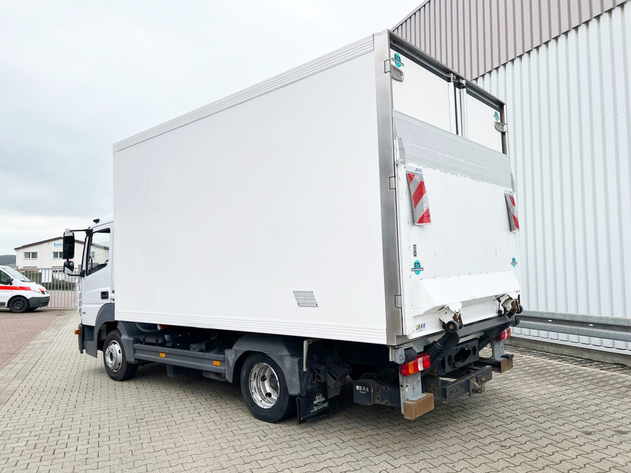 Mercedes-Benz Atego 816 L 4x2 Atego 816 L 4x2, Kühlkoffer, ThermoKing, LBW BÄR - Truk: gambar 4 Mercedes-Benz Atego 816 L 4x2 Atego 816 L 4x2, Kühlkoffer, ThermoKing, LBW BÄR - Truk: gambar 4