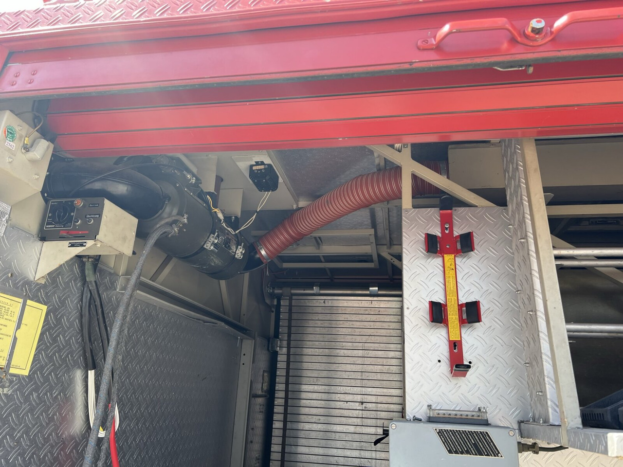 Unimog U 1300 L 435/11 4x4 U 1300 L 435/11 4x4, Bundeswehr-Feuerwehr - Truk pemadam kebakaran: gambar 5 Unimog U 1300 L 435/11 4x4 U 1300 L 435/11 4x4, Bundeswehr-Feuerwehr - Truk pemadam kebakaran: gambar 5