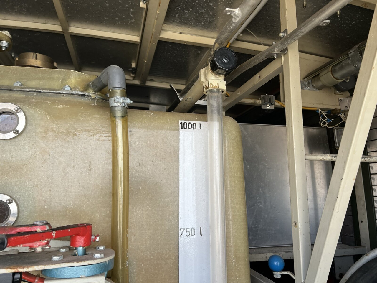 Unimog U 1300 L 435/11 4x4 U 1300 L 435/11 4x4, Bundeswehr-Feuerwehr - Truk pemadam kebakaran: gambar 4 Unimog U 1300 L 435/11 4x4 U 1300 L 435/11 4x4, Bundeswehr-Feuerwehr - Truk pemadam kebakaran: gambar 4