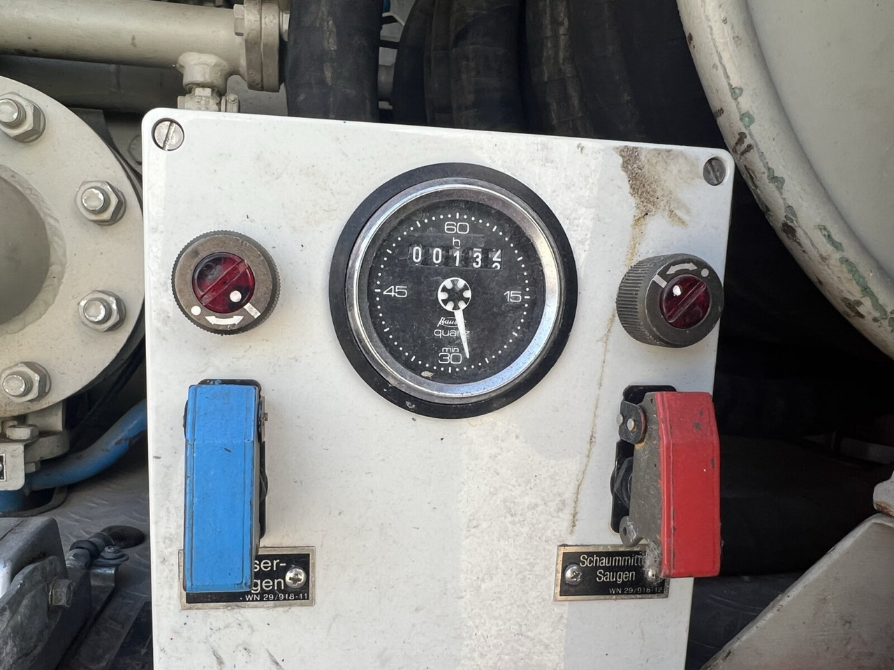 Unimog U 1300 L 435/11 4x4 U 1300 L 435/11 4x4, Bundeswehr-Feuerwehr - Truk pemadam kebakaran: gambar 3 Unimog U 1300 L 435/11 4x4 U 1300 L 435/11 4x4, Bundeswehr-Feuerwehr - Truk pemadam kebakaran: gambar 3