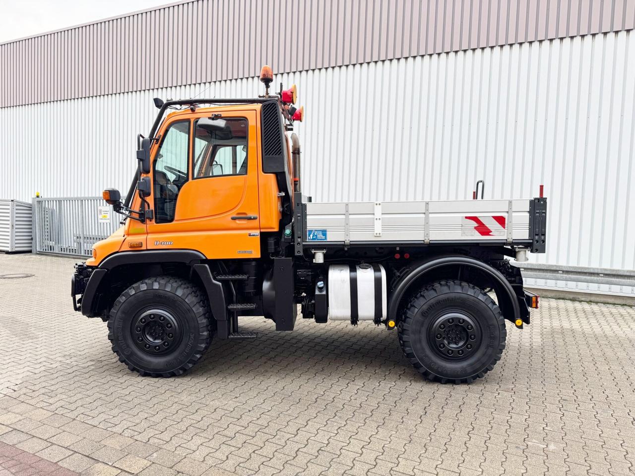 Unimog U 400 405/12 4x4 U 400 405/12 4x4, Kipper, Kommunalhydraulik, VarioPilot, Zapfwelle - Van pengiriman: gambar 2 Unimog U 400 405/12 4x4 U 400 405/12 4x4, Kipper, Kommunalhydraulik, VarioPilot, Zapfwelle - Van pengiriman: gambar 2