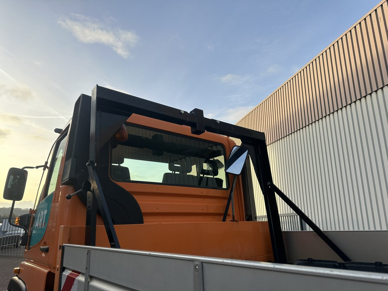 Unimog U300 405/10 4x4 U300 405/10 4x4, Kommunalhydraulik, Frontzapfwelle, Kipper - Van pengiriman: gambar 2 Unimog U300 405/10 4x4 U300 405/10 4x4, Kommunalhydraulik, Frontzapfwelle, Kipper - Van pengiriman: gambar 2