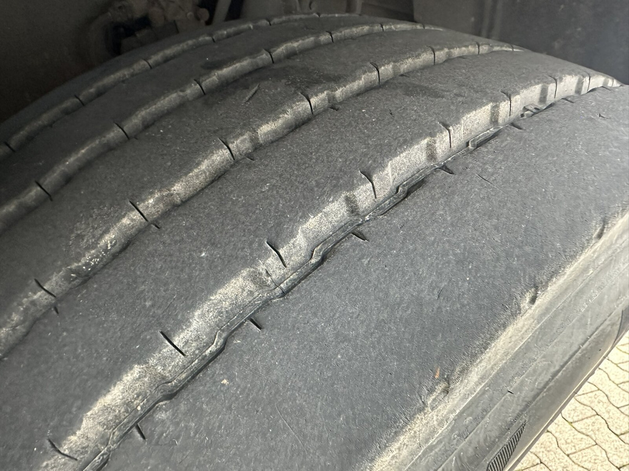 Volvo FM 400 6x4 R FM 400/6x4 R, VDL S-21-6200 4.50 bis 7.00m Container - Hook lift: gambar 5 Volvo FM 400 6x4 R FM 400/6x4 R, VDL S-21-6200 4.50 bis 7.00m Container - Hook lift: gambar 5