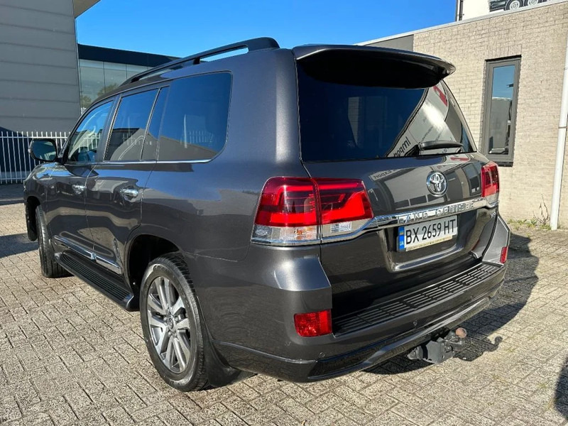 Toyota Land Cruiser V8 LAND CRUISER 200 V8 + CAMERA 360 + FRIDGE + DIESEL + ONLY EXPORT - Mobil SUV: gambar 3 Toyota Land Cruiser V8 LAND CRUISER 200 V8 + CAMERA 360 + FRIDGE + DIESEL + ONLY EXPORT - Mobil SUV: gambar 3