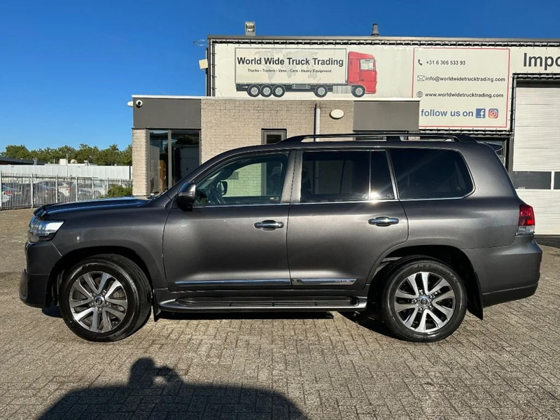 Toyota Land Cruiser V8 LAND CRUISER 200 V8 + CAMERA 360 + FRIDGE + DIESEL + ONLY EXPORT - Mobil SUV: gambar 2 Toyota Land Cruiser V8 LAND CRUISER 200 V8 + CAMERA 360 + FRIDGE + DIESEL + ONLY EXPORT - Mobil SUV: gambar 2
