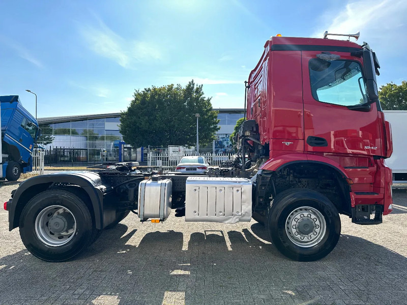 Mercedes-Benz Arocs 1824 4x4 ALLROAD + KIPPER HYDRAULIC + 334.231 KM + SPRING / SPRING + EURO 6 - Tractor head: gambar 5 Mercedes-Benz Arocs 1824 4x4 ALLROAD + KIPPER HYDRAULIC + 334.231 KM + SPRING / SPRING + EURO 6 - Tractor head: gambar 5