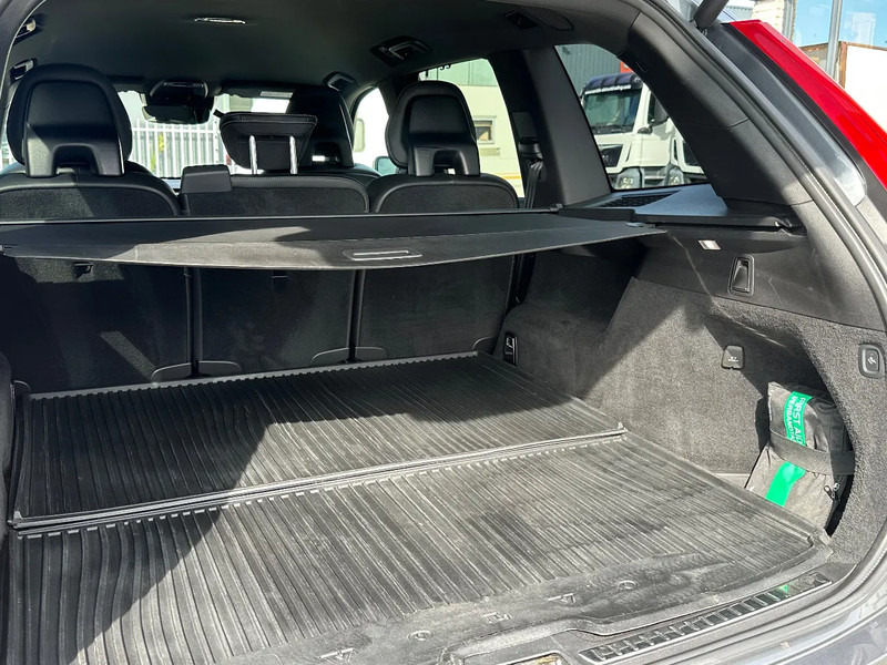 Volvo XC90 B5 AWD + R-DESIGN + FULL LEATHER + 360 CAMERA + NAVI + AHK + HARMAN KARDON - Mobil SUV: gambar 4 Volvo XC90 B5 AWD + R-DESIGN + FULL LEATHER + 360 CAMERA + NAVI + AHK + HARMAN KARDON - Mobil SUV: gambar 4
