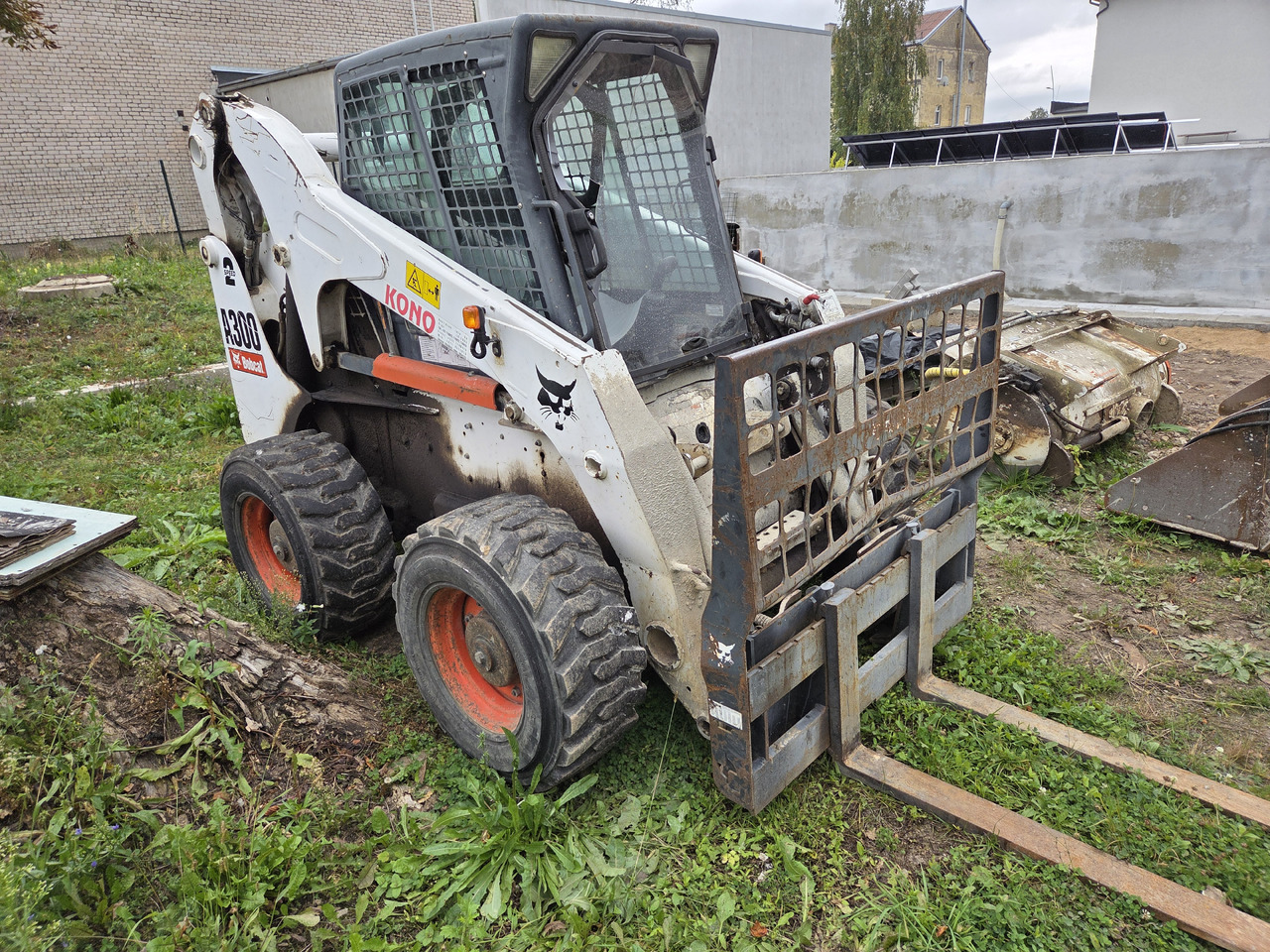 BOBCAT A300 - Skid steer: gambar 1 BOBCAT A300 - Skid steer: gambar 1