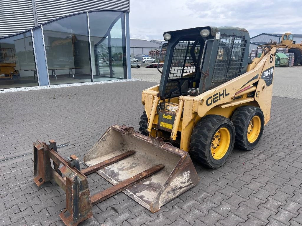 Gehl 3840 E - Skid steer: gambar 2 Gehl 3840 E - Skid steer: gambar 2