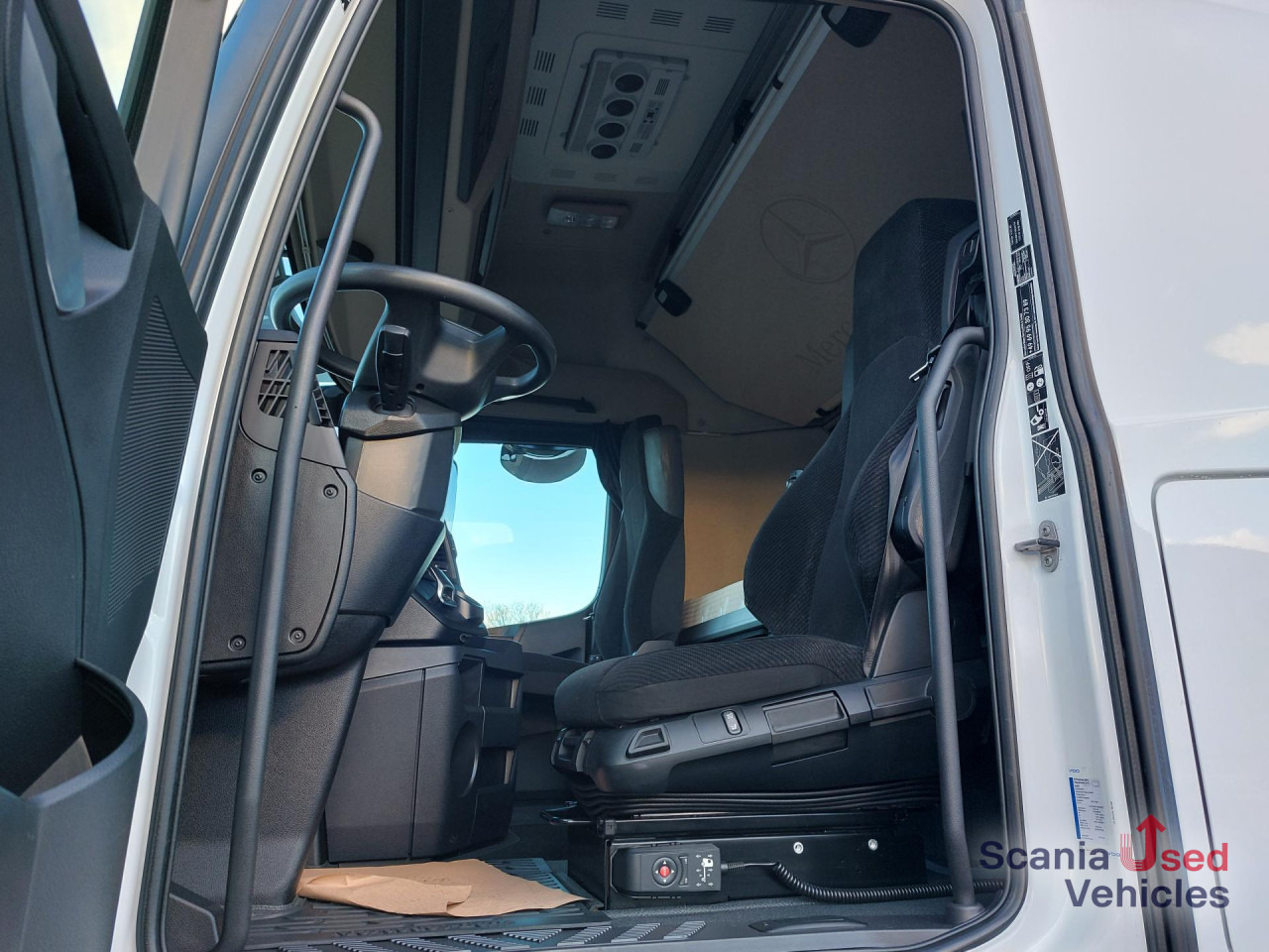 MERCEDES-BENZ 1845L Edscha - NUR KOMPLETT m. ANH.!!! - Truk dengan terpal samping: gambar 2 MERCEDES-BENZ 1845L Edscha - NUR KOMPLETT m. ANH.!!! - Truk dengan terpal samping: gambar 2