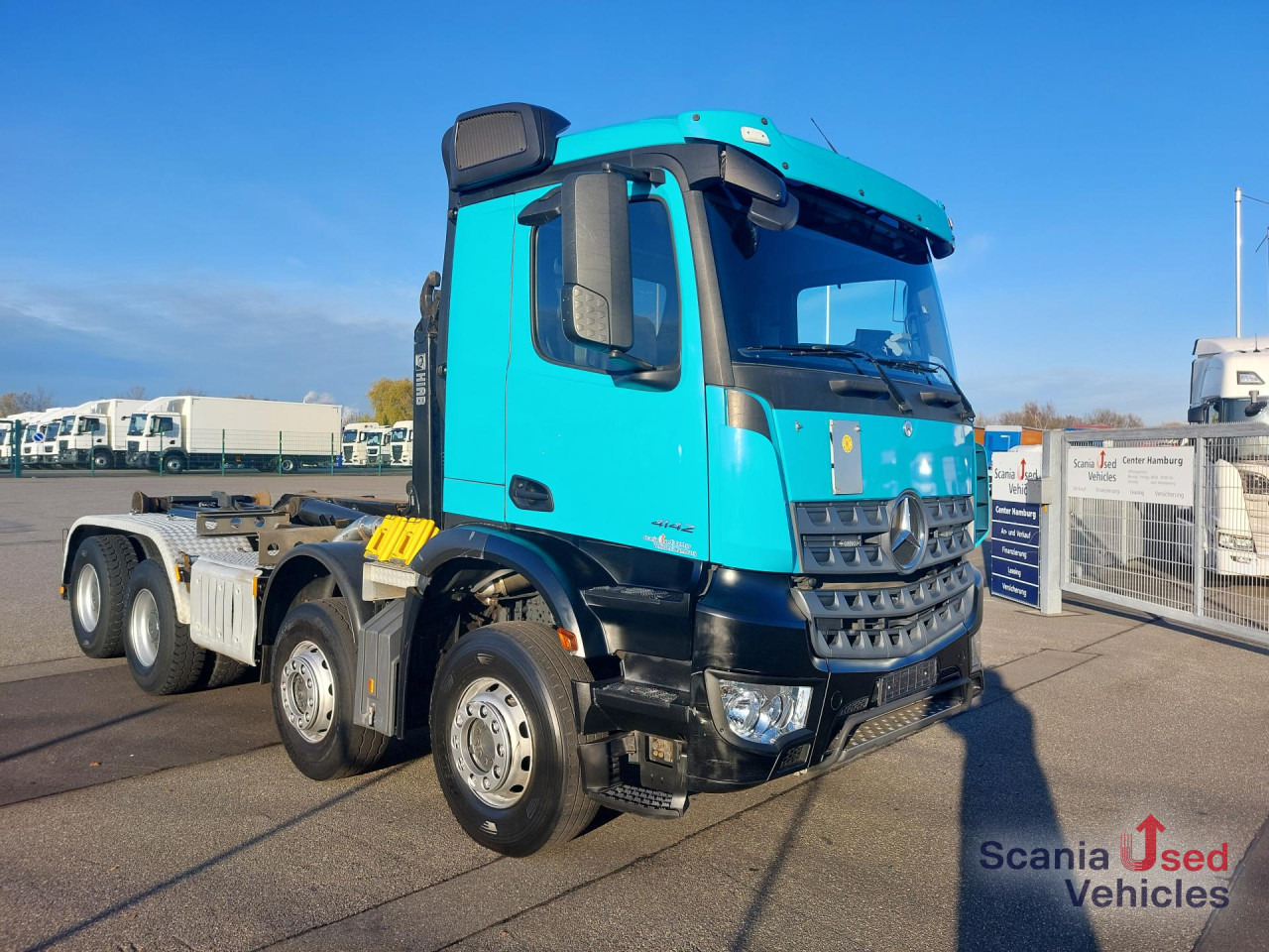 MERCEDES-BENZ Arocs 4142K Abroll Kipper HIAB XR26S51 / AP-Achsen - Truk jungkit: gambar 1 MERCEDES-BENZ Arocs 4142K Abroll Kipper HIAB XR26S51 / AP-Achsen - Truk jungkit: gambar 1