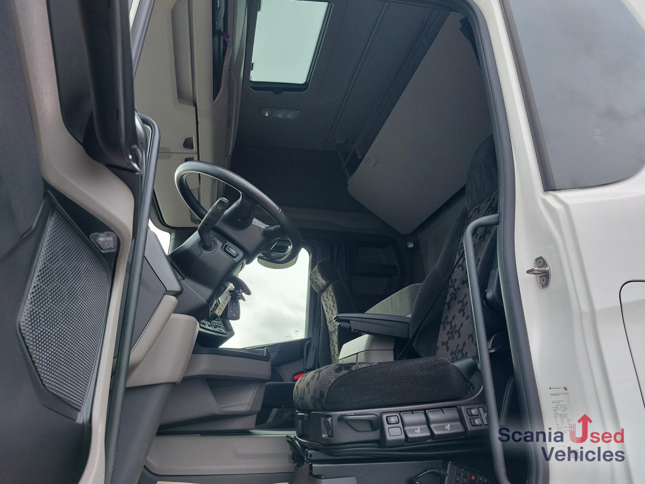 SCANIA R 460 A4x2NA, SUPER, NAVI, Standklima - Tractor head: gambar 3 SCANIA R 460 A4x2NA, SUPER, NAVI, Standklima - Tractor head: gambar 3