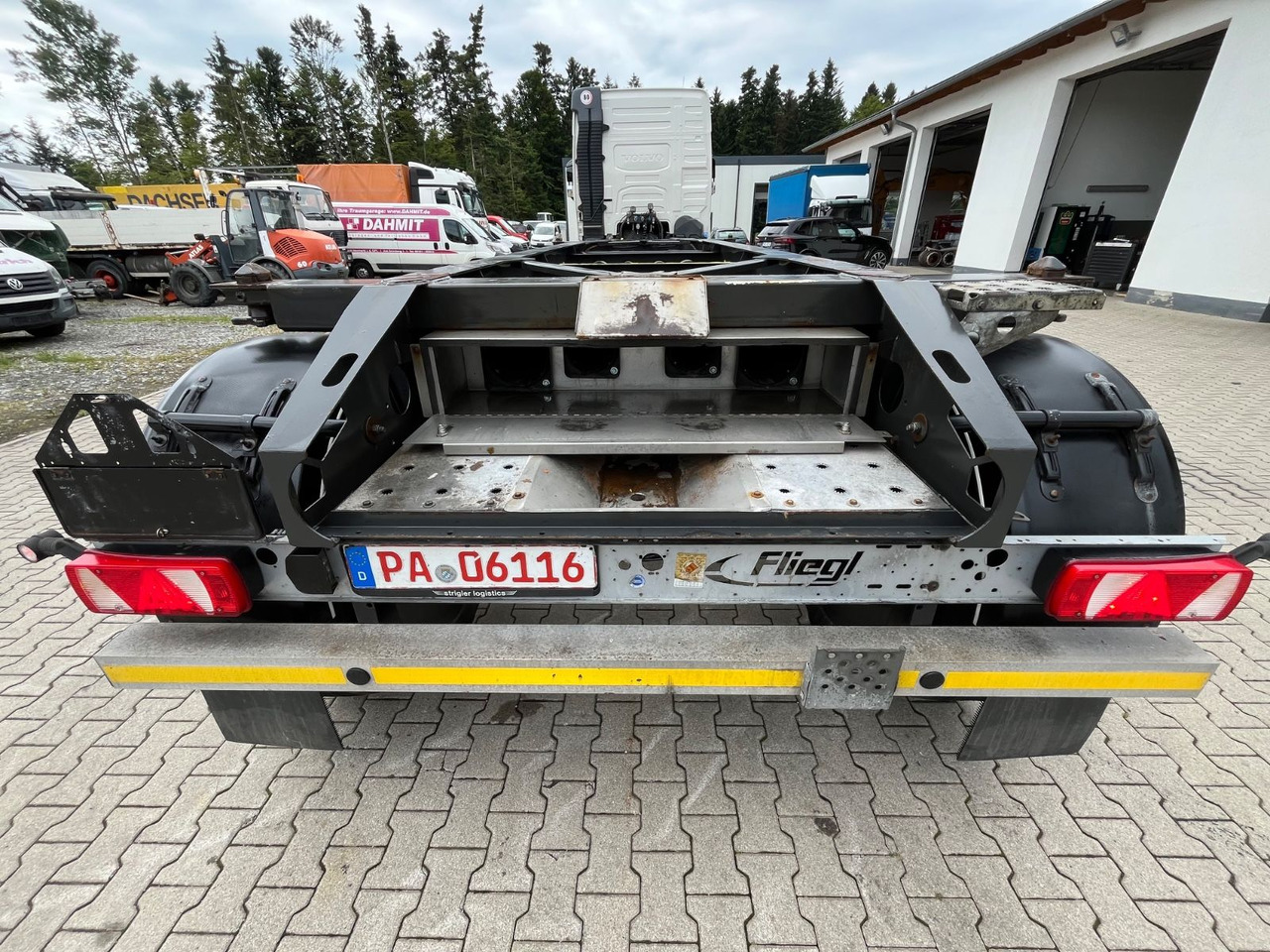 Fliegl Tank Container Chassis 20ft ADR - Semi-trailer pengangkut mobil: gambar 4 Fliegl Tank Container Chassis 20ft ADR - Semi-trailer pengangkut mobil: gambar 4