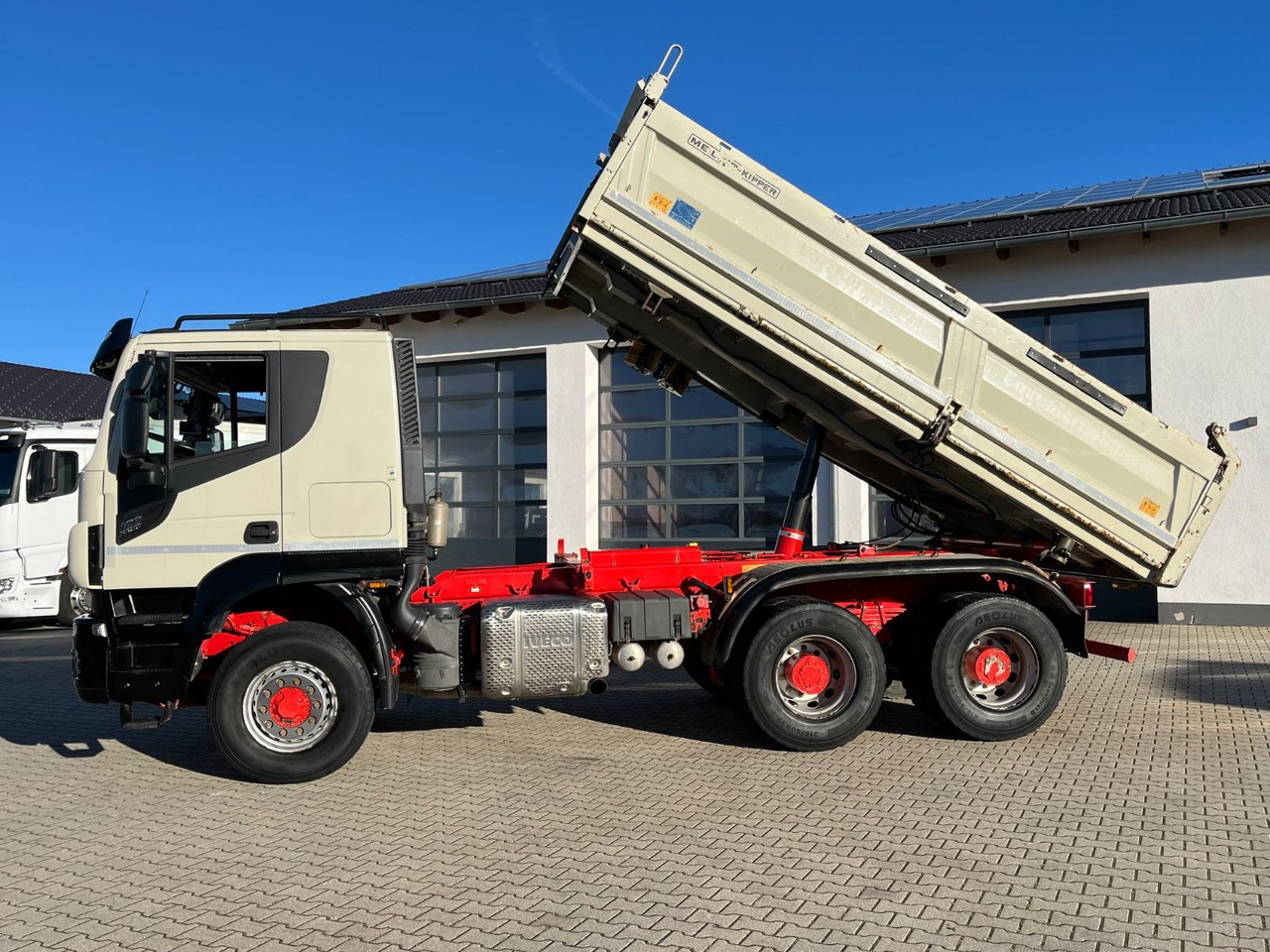 Iveco Starlis X-Way 480 6x6 Hydro Meiller Bordmatik - Truk jungkit: gambar 2 Iveco Starlis X-Way 480 6x6 Hydro Meiller Bordmatik - Truk jungkit: gambar 2