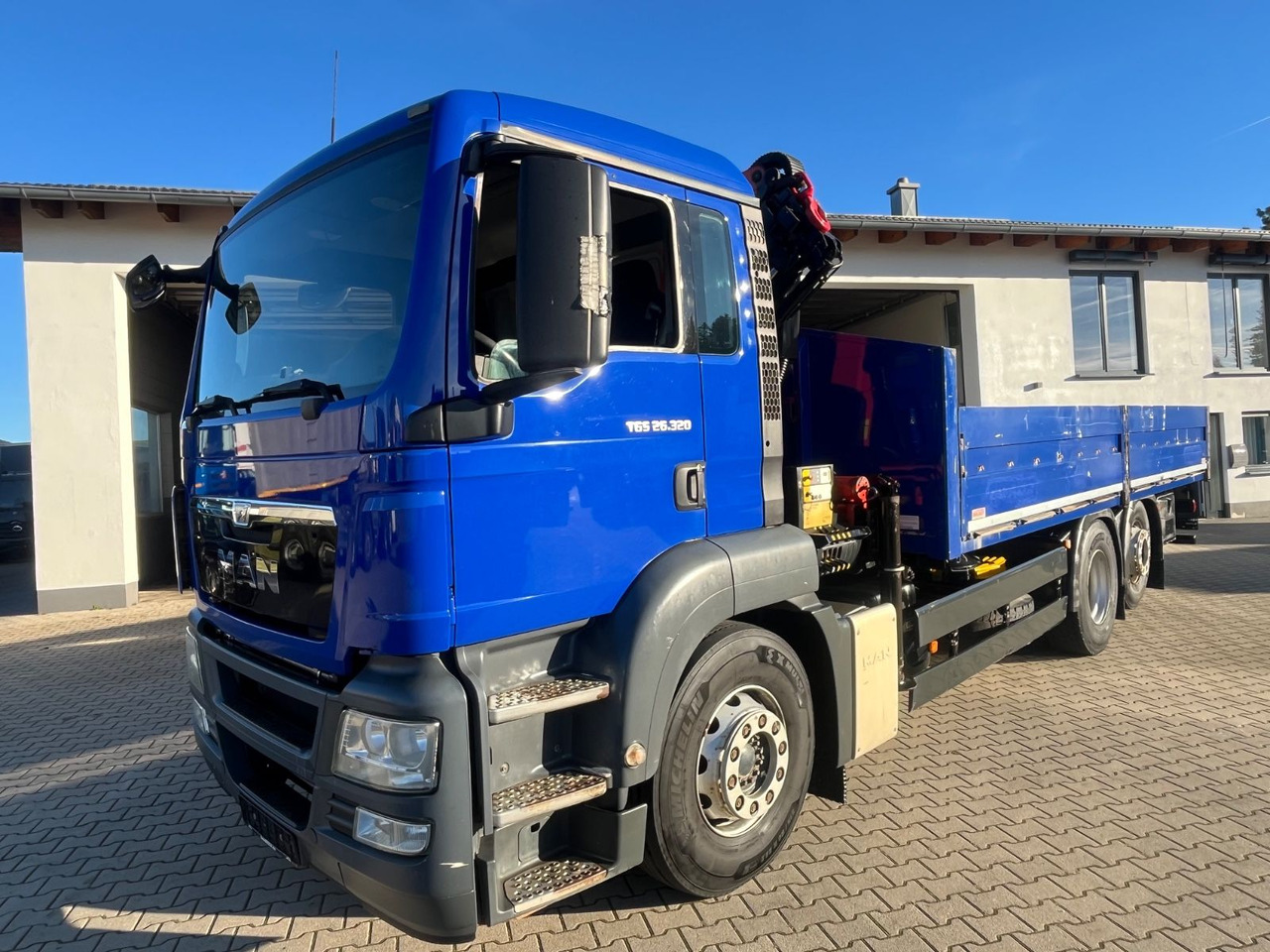 MAN TGS 26.320 Pritsche mit Kran Palfinger PK12002 - Truk flatbed, Truk derek: gambar 2 MAN TGS 26.320 Pritsche mit Kran Palfinger PK12002 - Truk flatbed, Truk derek: gambar 2