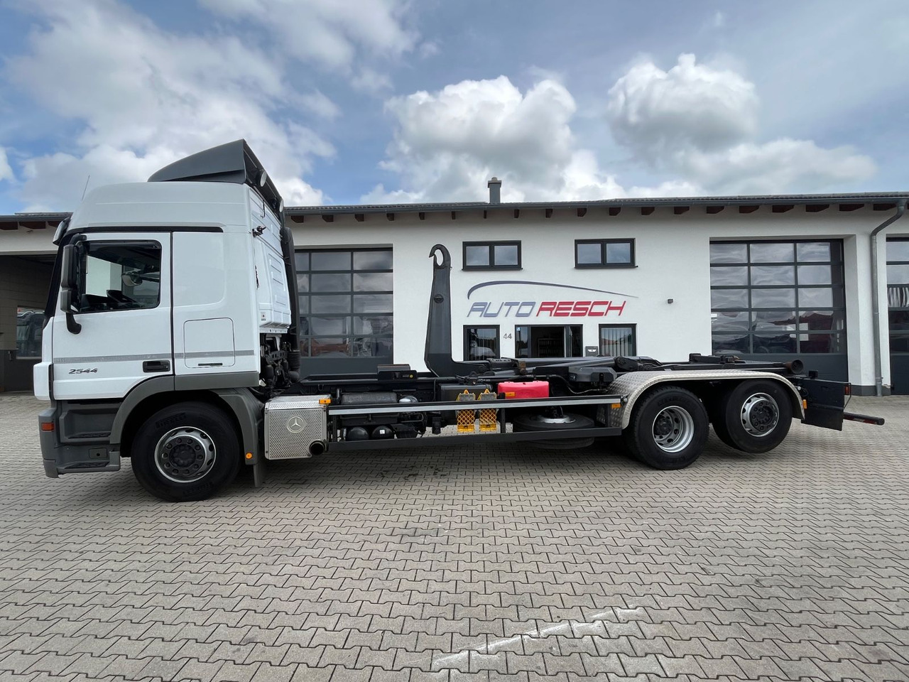 Mercedes-Benz Actros 2544 MP3 Abrollkipper original 84.000KM - Hook lift: gambar 3 Mercedes-Benz Actros 2544 MP3 Abrollkipper original 84.000KM - Hook lift: gambar 3