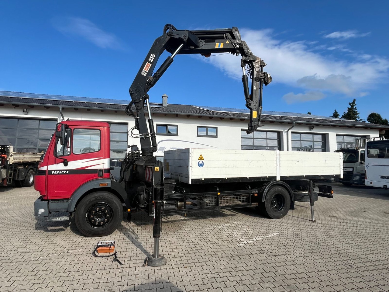 Mercedes-Benz SK 1820 mit HIAB 215-5 mit Jib und Winde - Truk flatbed, Truk derek: gambar 3 Mercedes-Benz SK 1820 mit HIAB 215-5 mit Jib und Winde - Truk flatbed, Truk derek: gambar 3