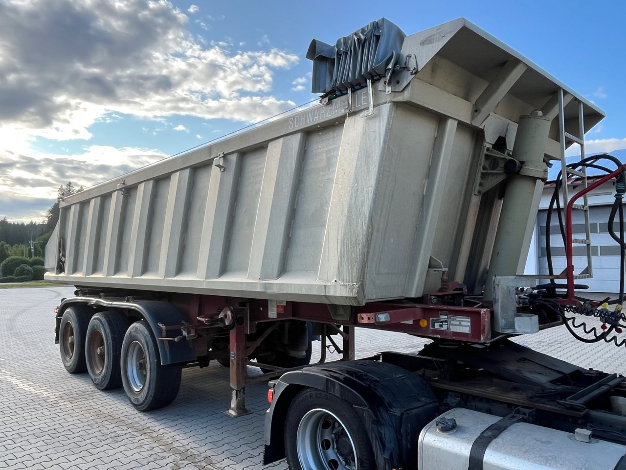 Schwarzmüller 3 Achs Alu Kippmulde Trommelbremse - Semi-trailer jungkit: gambar 1 Schwarzmüller 3 Achs Alu Kippmulde Trommelbremse - Semi-trailer jungkit: gambar 1