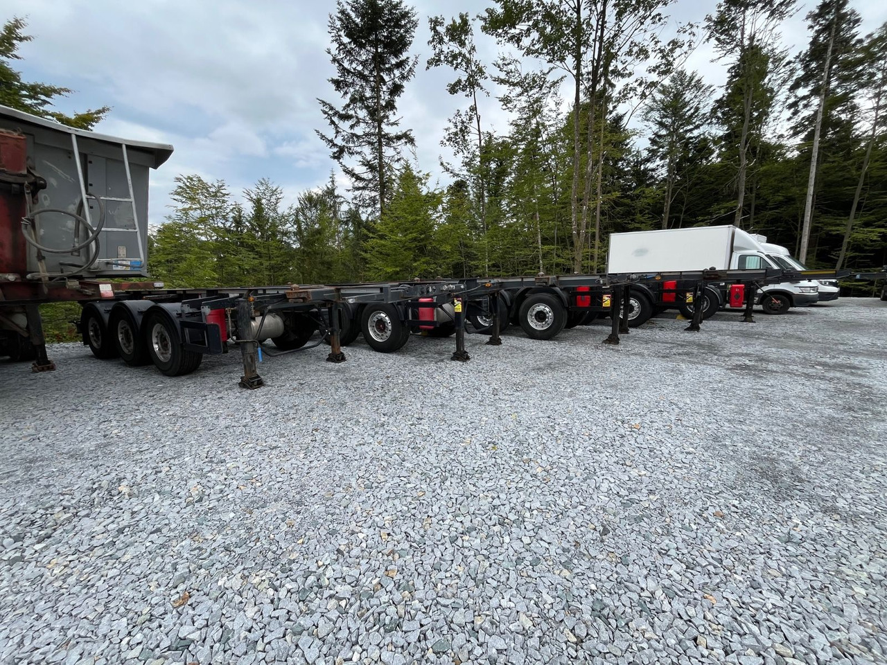 Schwarzmüller S1 R-Serie Tank Chassis ADR SAF Alufelgen - Semi-trailer pengangkut mobil: gambar 4 Schwarzmüller S1 R-Serie Tank Chassis ADR SAF Alufelgen - Semi-trailer pengangkut mobil: gambar 4