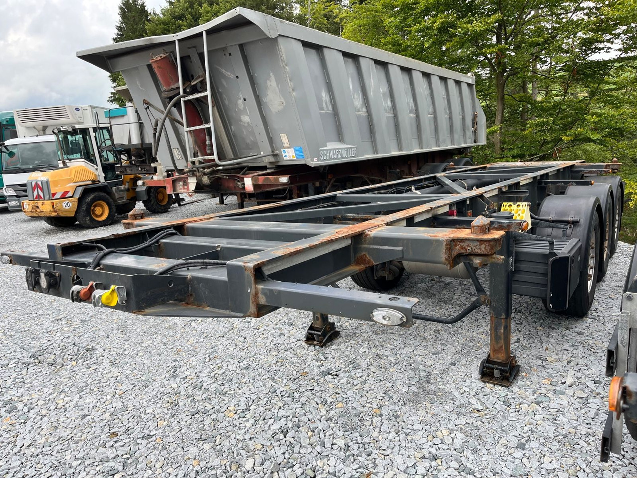 Schwarzmüller S1 R-Serie Tank Chassis ADR SAF Alufelgen - Semi-trailer pengangkut mobil: gambar 3 Schwarzmüller S1 R-Serie Tank Chassis ADR SAF Alufelgen - Semi-trailer pengangkut mobil: gambar 3