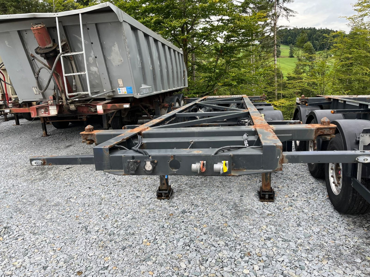Schwarzmüller S1 R-Serie Tank Chassis ADR SAF Alufelgen - Semi-trailer pengangkut mobil: gambar 2 Schwarzmüller S1 R-Serie Tank Chassis ADR SAF Alufelgen - Semi-trailer pengangkut mobil: gambar 2