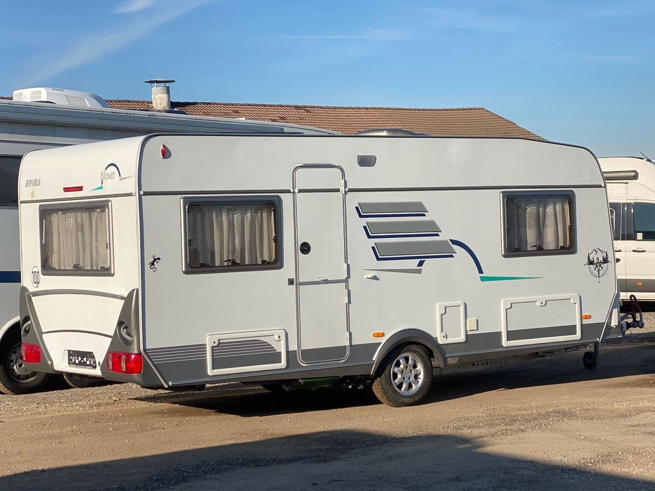 HYMER / ERIBA / HYMERCAR Nova 530 Swing mit Längsbetten und Moser, top Zu - Karavan: gambar 5 HYMER / ERIBA / HYMERCAR Nova 530 Swing mit Längsbetten und Moser, top Zu - Karavan: gambar 5