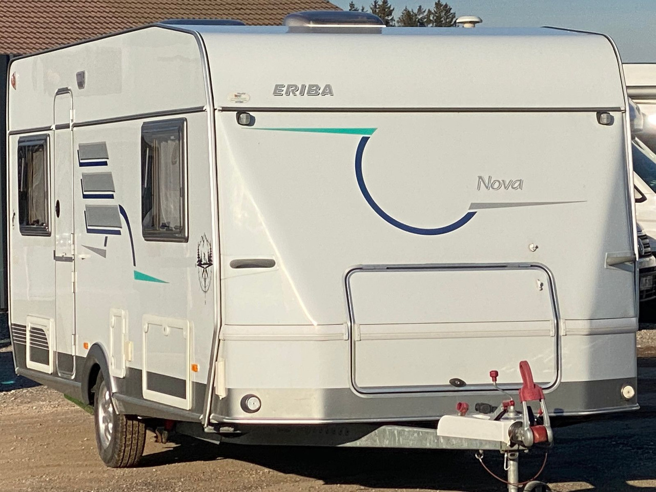 HYMER / ERIBA / HYMERCAR Nova 530 Swing mit Längsbetten und Moser, top Zu - Karavan: gambar 2 HYMER / ERIBA / HYMERCAR Nova 530 Swing mit Längsbetten und Moser, top Zu - Karavan: gambar 2